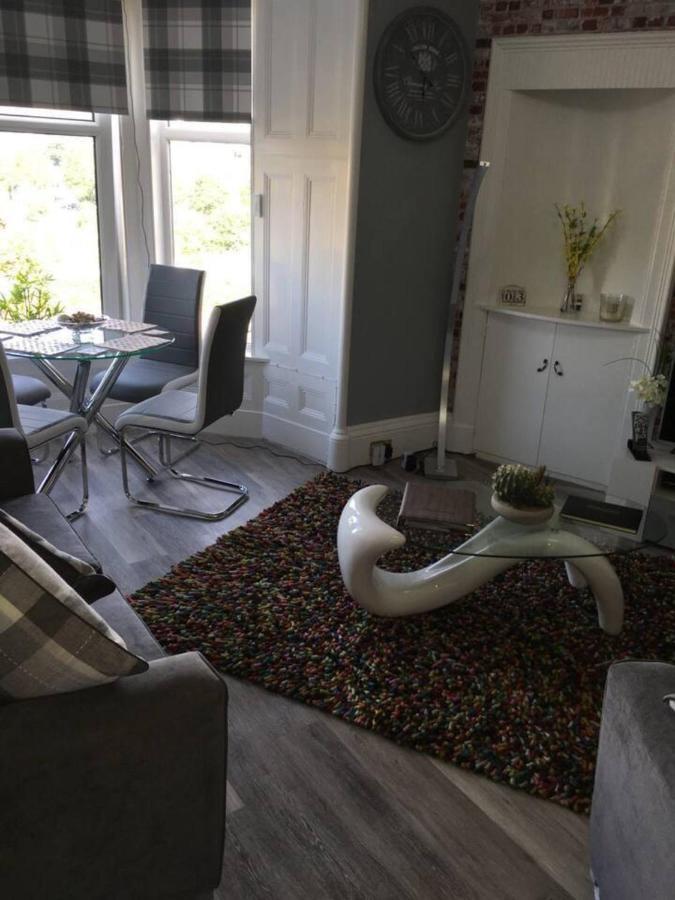 Stunning 2-Bed Apartment In Hawick Eksteriør bilde